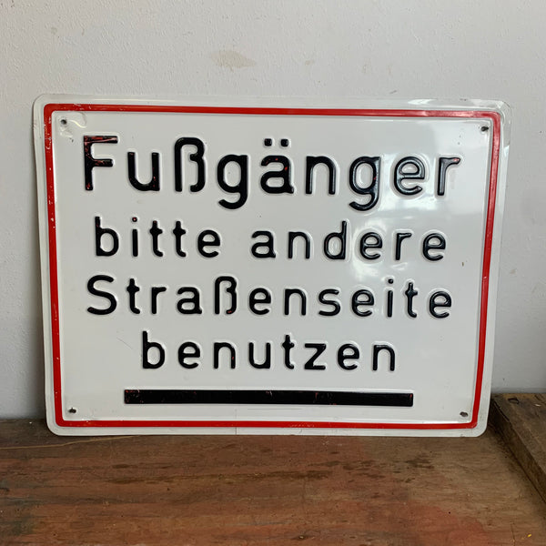 Blechschild Fußgänger bitte andere Straßenseite benutzen