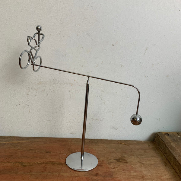 Kinetische Balancefigur Fahrradfahrer