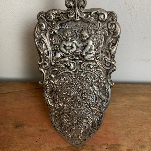 Antiker Tortenheber mit Putten aus Silber