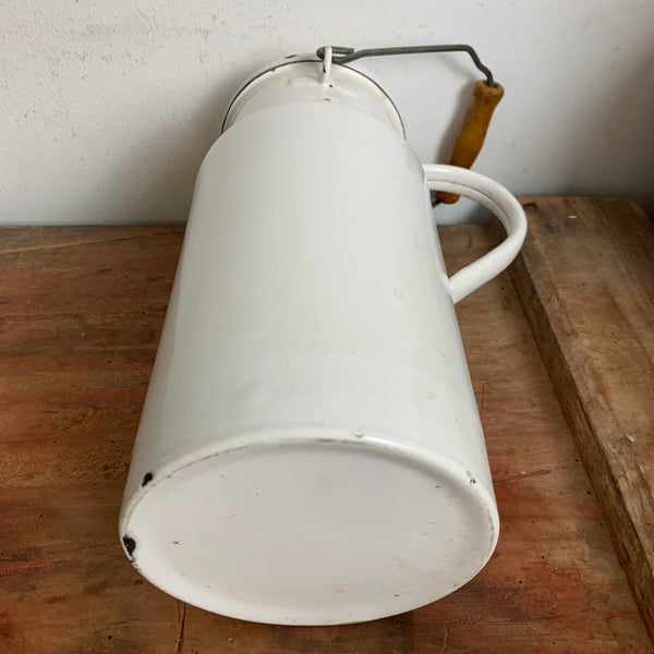 Vintage Emaille Milchkanne mit Holzgriff