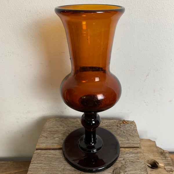 Bernsteinfarbene Glasvase skandinavisches Design