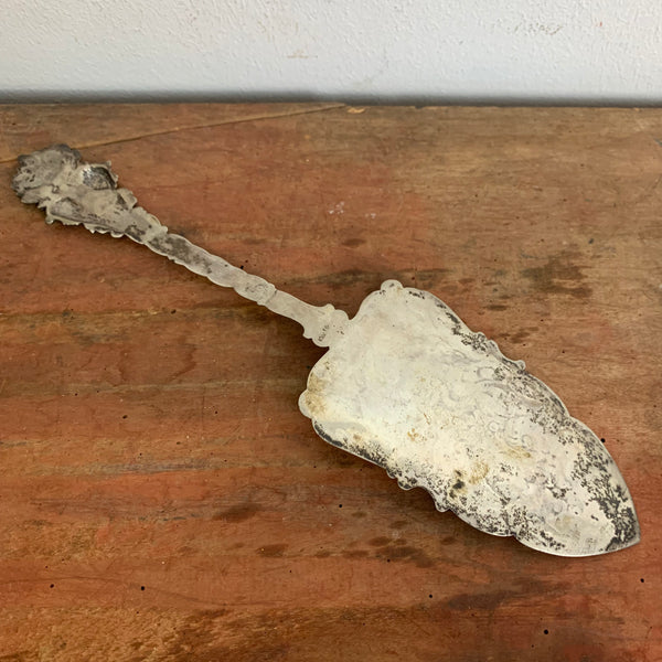 Antiker Tortenheber mit Putten aus Silber