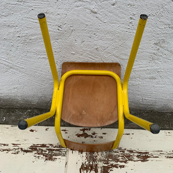 Vintage französischer Stapelstuhl Schulstuhl von Mullca