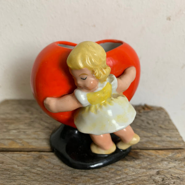 Vintage Porzellanfigur Mädchen mit Herz