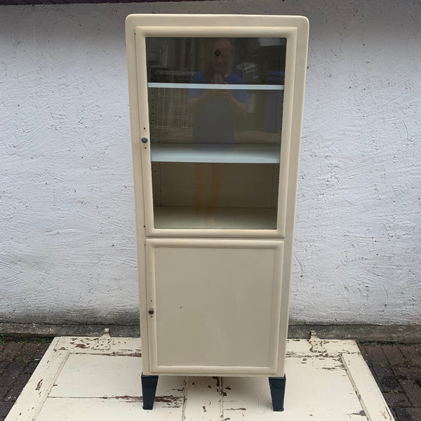 Arzt Vitrine Schrank