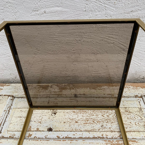 Goldfarbener quadratischer Beistelltisch von Vereinigte Werkstätten