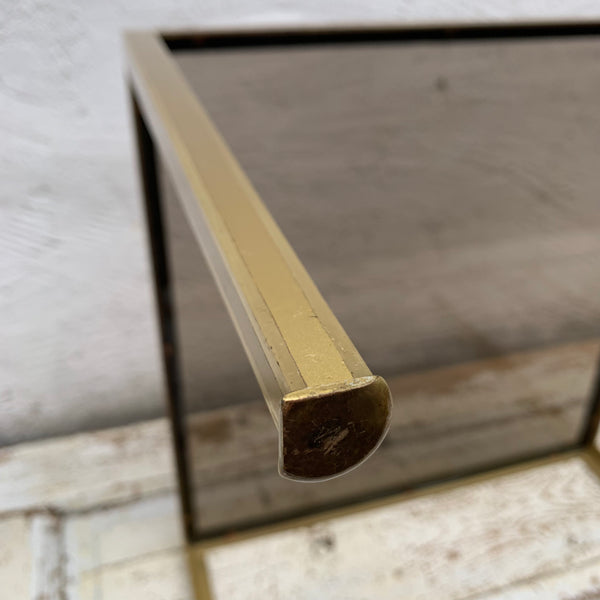 Goldfarbener quadratischer Beistelltisch von Vereinigte Werkstätten