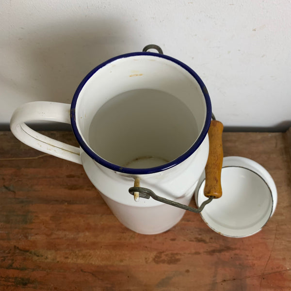Vintage Emaille Milchkanne mit Holzgriff