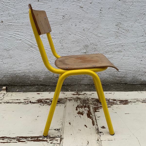 Vintage französischer Stapelstuhl Schulstuhl von Mullca