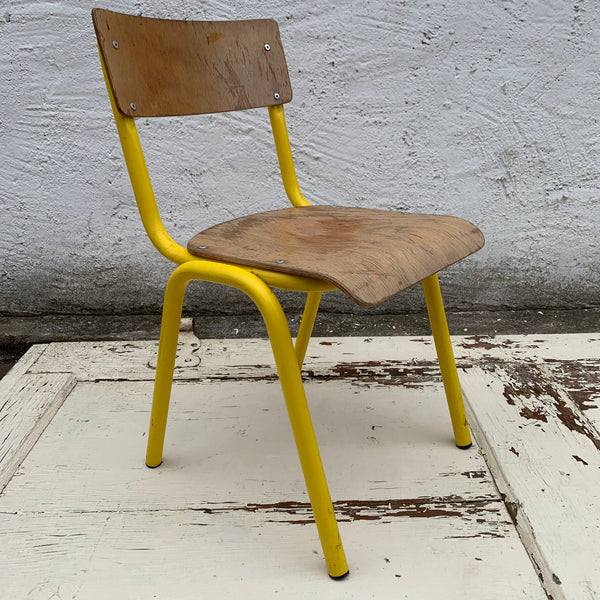 Vintage französischer Stapelstuhl Schulstuhl von Mullca