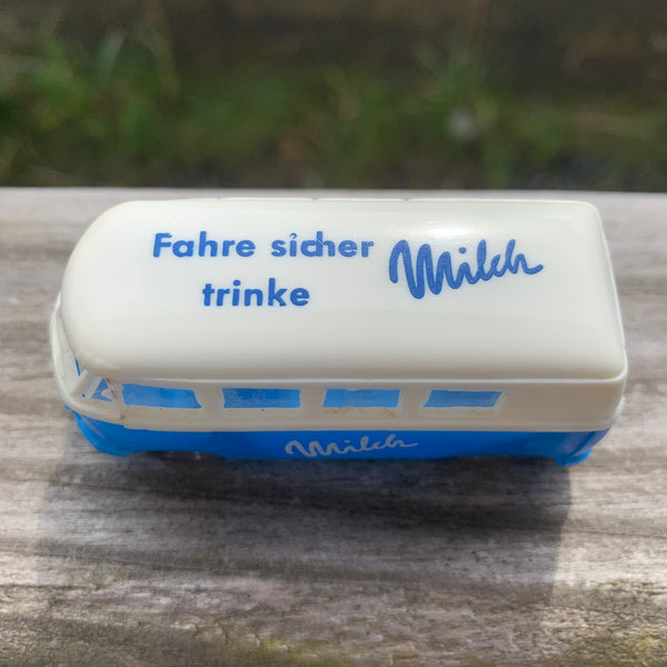 Vintage VW Bus T1 Fahre sicher trinke Milch