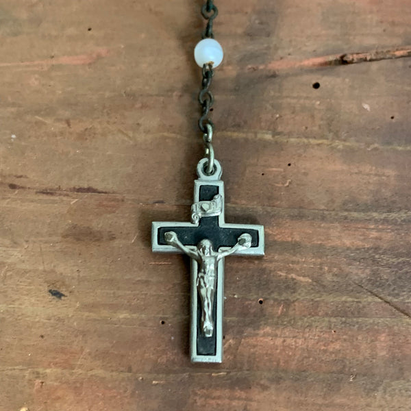 Alter Rosenkranz Kreuzkette in Lederetui