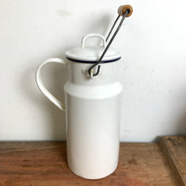 Vintage Emaille Milchkanne mit Holzgriff