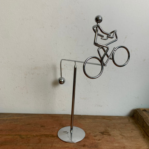 Kinetische Balancefigur Fahrradfahrer