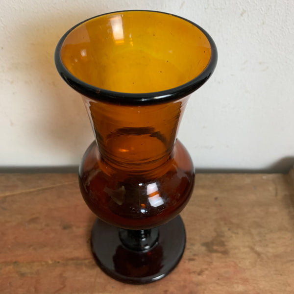 Bernsteinfarbene Glasvase skandinavisches Design
