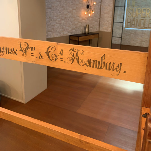Verkaufsregal der Firma Langnese