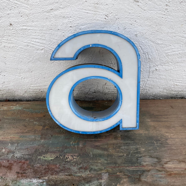 Vintage Leuchtbuchstabe a