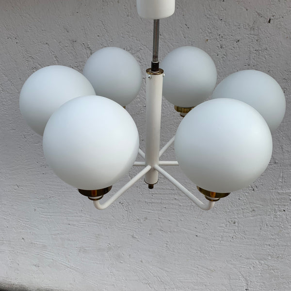 Atomic Kugellampe mit 6 Opal Kugeln