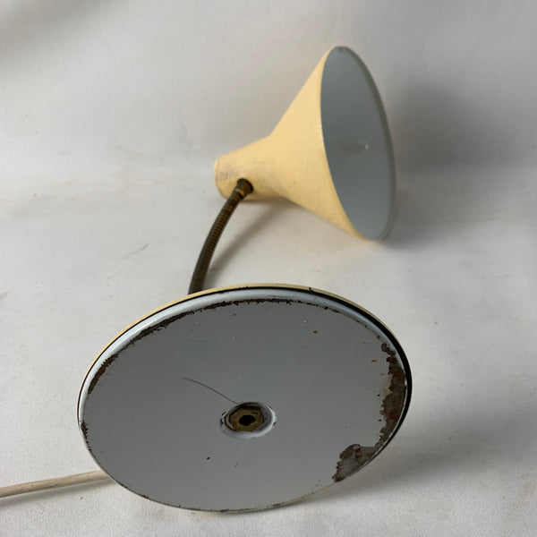 Hexenhutlampe mit Schwanenhals