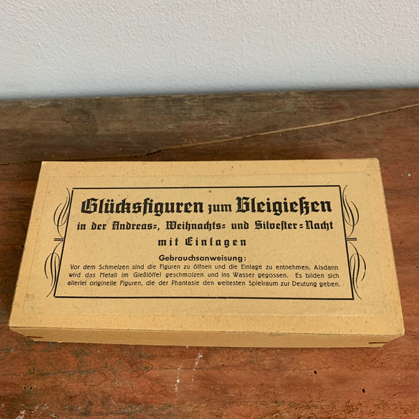 Antike Glücksfiguren zum Bleigießen