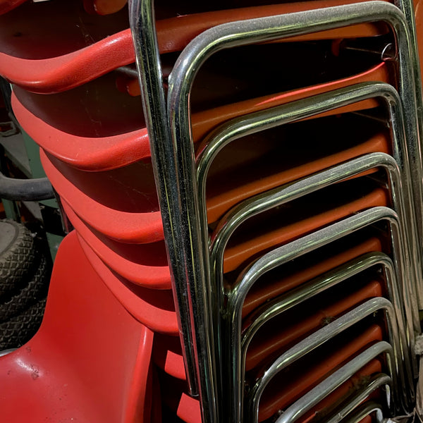 70er Jahre Stapelstuhl orange rot