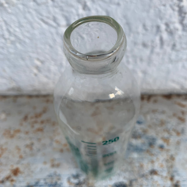 Vintage Babyflasche aus Glas