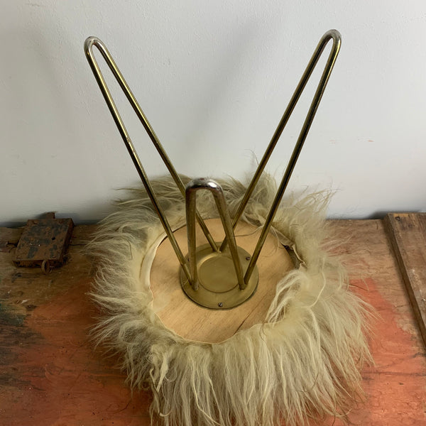 Mid Century Dreibein Fellhocker
