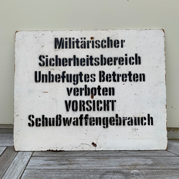 Schild - Militärischer Sicherheitsbereich