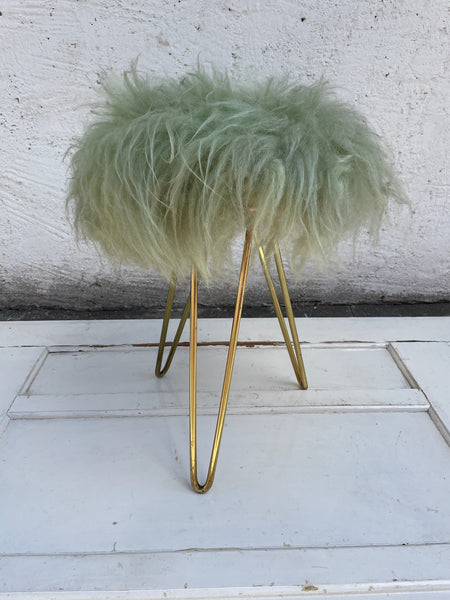 Mid Century Dreibein Fellhocker