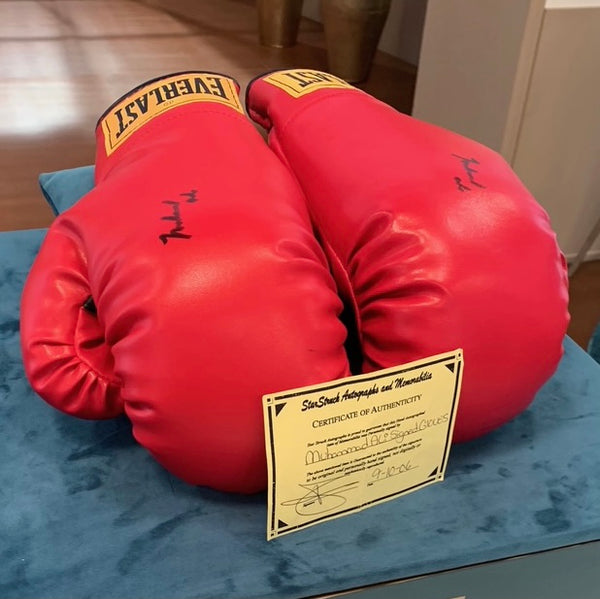 signierte Boxhandschuhe von Muhammad Ali