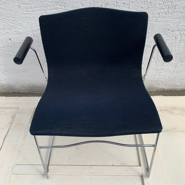 Knoll International Lobby Chair Stoff / Schwarz mit Armlehnen