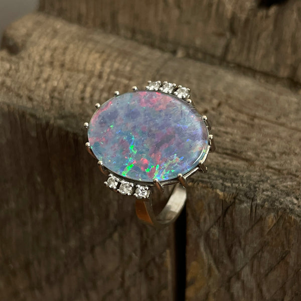 Weißgold Ring mit sehr großen Opal