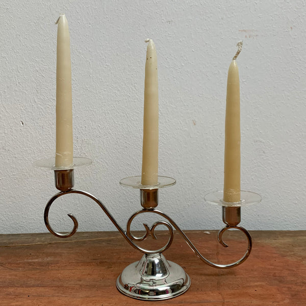 Kleiner versilberter Kerzenständer dreiflammig
