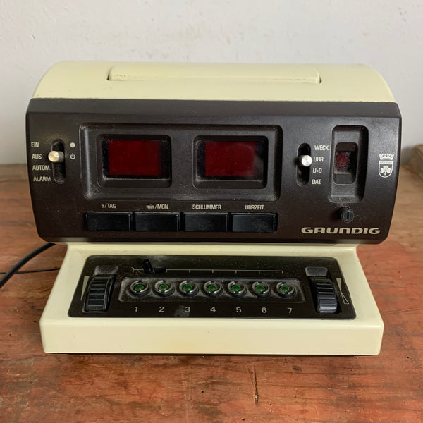 Vintage Sono Clock 550a von Grundig