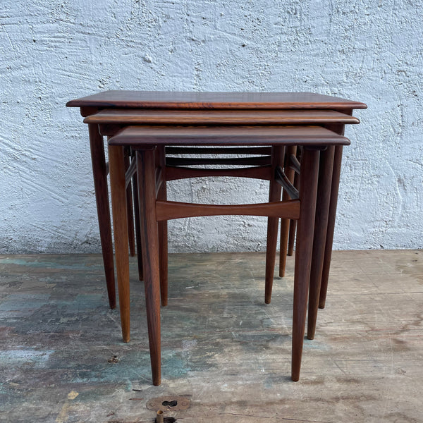 Nesting Tables von Arne Hovmand Olsen