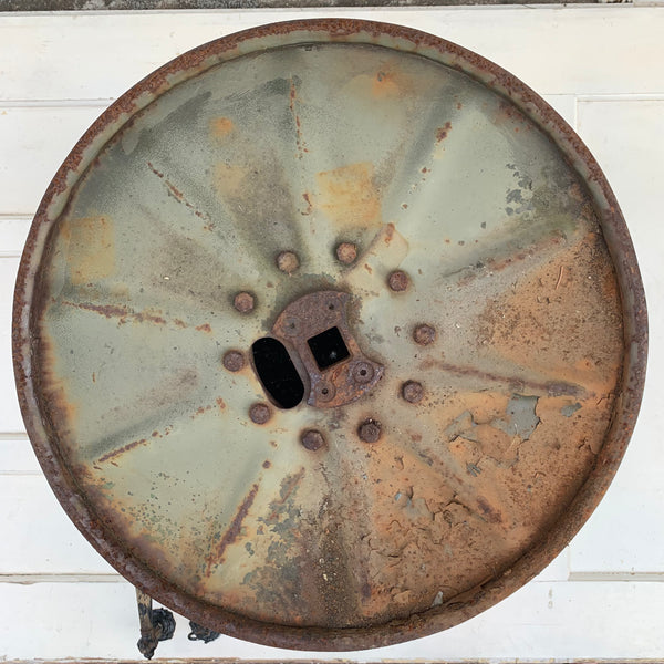 Alte Kabeltrommel aus Metall