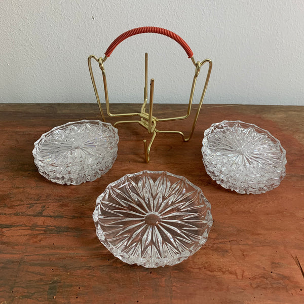 Mid Century Glas Untersetzer aus Bleikristall  im Drahtgestell
