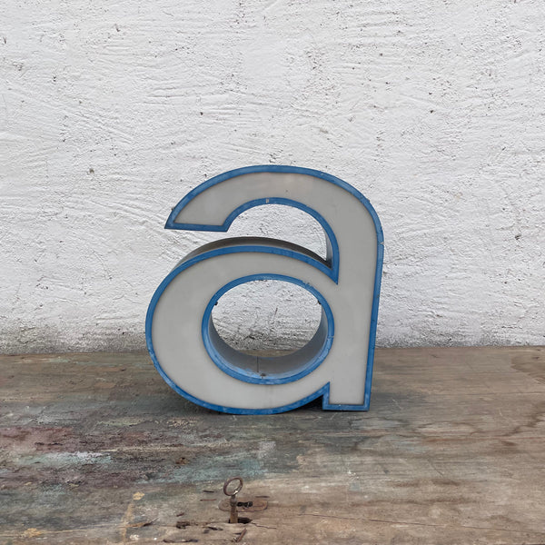 Vintage Leuchtbuchstabe a