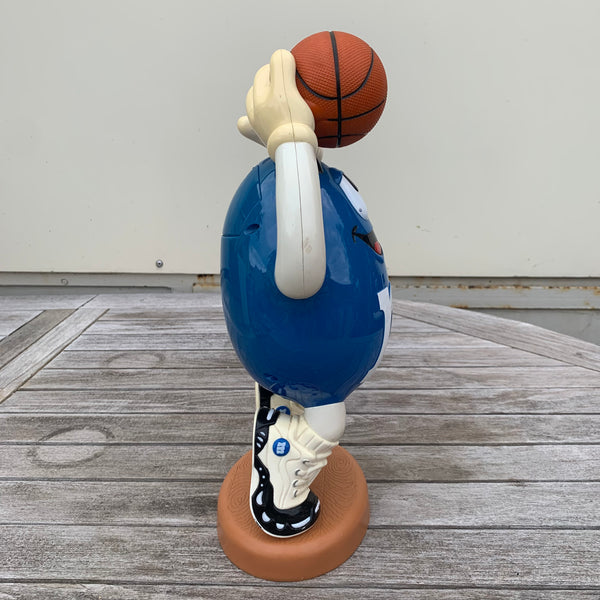 M & M Spender Basketball