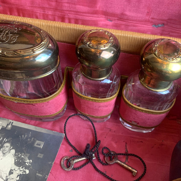 Antiker Leder Kosmetik Koffer mit Inhalt