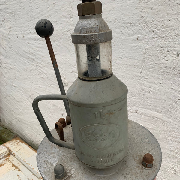 Vintage 2 Takt Benzin Esso Zapfsäule