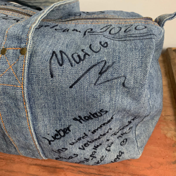 Charity Verkauf Autogramme der Teilnehmer des Dschungelcamp 2020