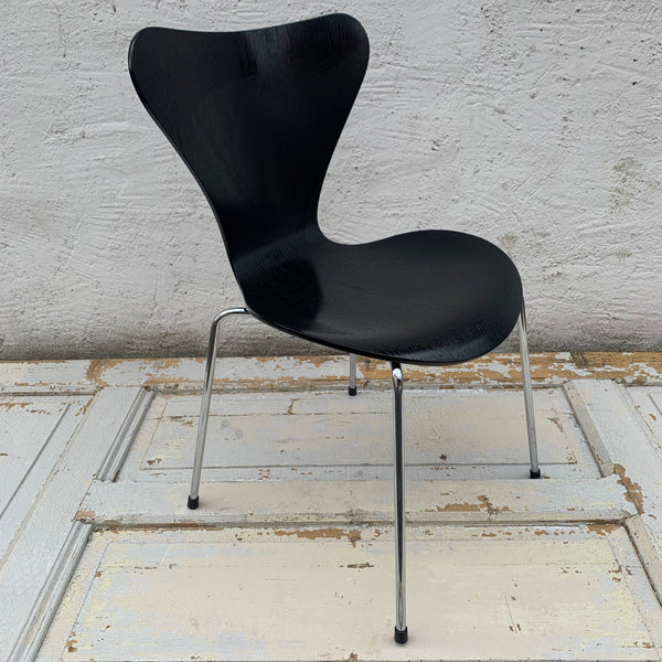 Arne Jacobsen 3107 Stuhl schwarz