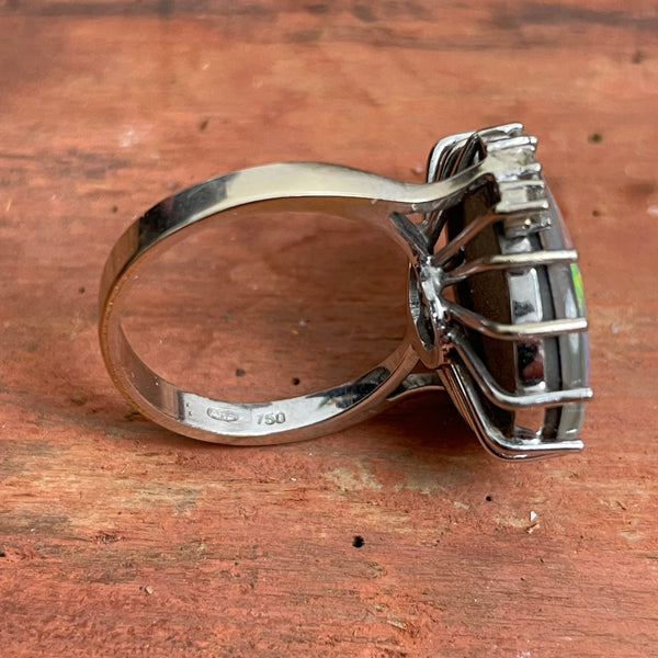 Weißgold Ring mit sehr großen Opal