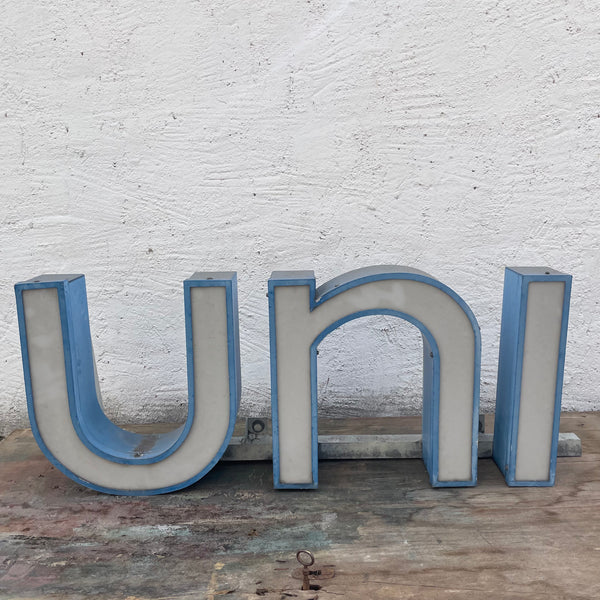 Vintage Leuchtbuchstaben uni