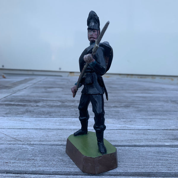 Große alte Zinnfigur Infanterist in alter Uniform bis 1887