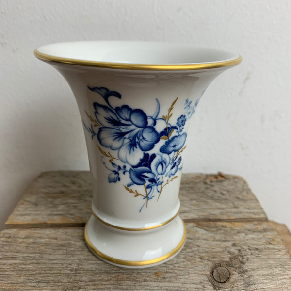 Trichtervase mit blauem Blumendekor von Meißen