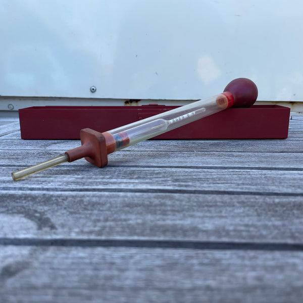 Alter Frostschutzprüfer Pipette in Metallbox