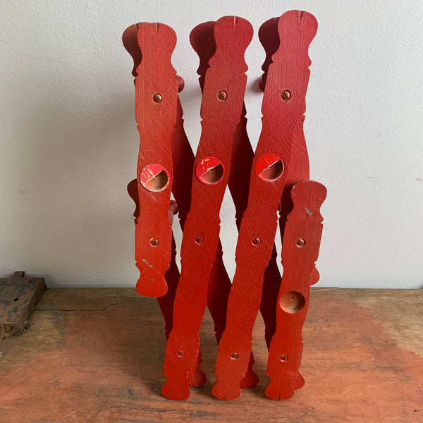 Vintage Scheren Garderobe in rot