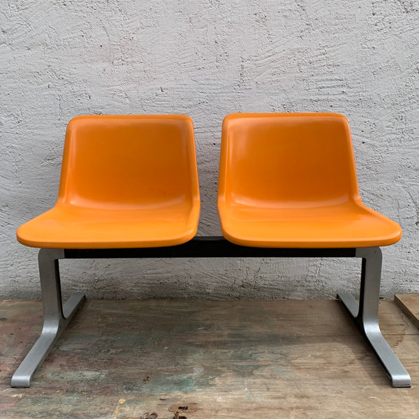 Fiberglas Wartebank von Georg Leowald für Wilkhahn 1960